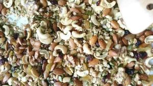 GRANOLA SIÊU HẠT KHÔNG ĐƯỜNG 85% HẠT 15% YẾN MẠCH (500Gr) GRANOLA ÚT THUÝ GIẢM CÂN TĂNG CÂN TỐT CHO MỌI LỨA TUỔI) ( ĂN VẶT ĂN ngucocutthuy203 ngucocutthuy