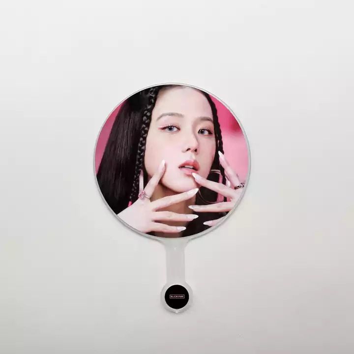 Qu%E1%BA%A1t%20Blackpink%20c%E1%BA%A7m%20tay%20h%C3%ACnh%20Th%E1%BA%A7n%20T%C6%B0%E1%BB%A3ng%20Kpop%20-%20Image%206