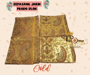 Sepasang  jarik prodo blok dan blangkon prodo blok pengantin