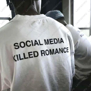 [Local Stock] HBESTY  Social Media Killed Romance Simple Letters Woman Man Printed T-shirt Summer Breathable High Quality Cotton T-shirt Camisetas