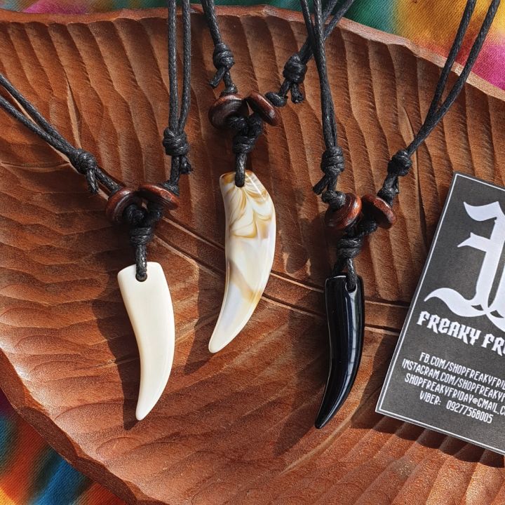 White Hawaiian Fish Hook Pendant Hemp Cord Chain - Maori Tribal Necklace -  Adjustable Black Cord : : Clothing, Shoes & Accessories