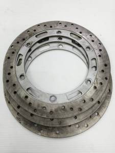 จานดิสเบรคแท้Sunstar เซอร์ตึก KR150 VICTOR150รุ่นแรกที่ดุมมีรู) ของถอดจากรถศูนย์ (มีรอยนอต แต่ยังไม่ผ่านการใช้งาน)