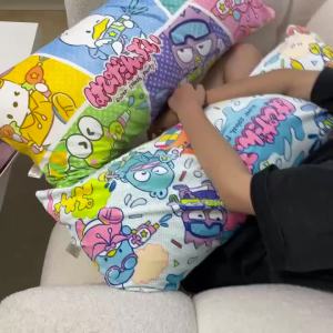 หมอนยาวพิมพ์สองด้านรูปปลาการ์ตูนน่ารักสำหรับเด็กผู้หญิง หมอนรองศีรษะสำหรับโซฟาและเตียงที่บ้านเป็นของขวัญ