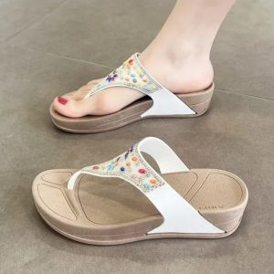 [Free Shipping] XinzhiliS New WomenS Slippers Are Fashionable And Stylish With Shiny Rhinestones Suitable For Outdoor Wear.They Are Summer Thick-Soled Wedge-Heeled Beach Sandals