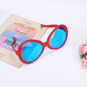 Đồ chơi kính đeo mắt khổng lồ với nhiều màu sắc sặc sỡ thích hợp với các cuộc vui chơi cho mọi người