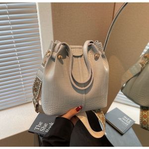 SEA YADOU กระเป๋าทรงจีบลายจระเข้แบบใหม่สายสะพายไหล่กว้างหัวเข็มขัดแม่เหล็กหนังนิ่มกระเป๋าสะพายไหล่สะพายข้างแฟชั่นทุกวัน