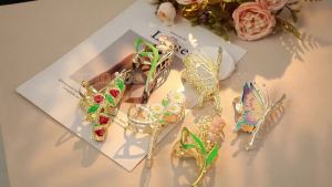 Kẹp tóc hình bướm lấp lánh bằng kim loại chống trượt cỡ lớn dành cho nữ – Kẹp tóc chắc chắn kiểu dáng dễ thương thích hợp làm quà tặng (2 chiếc). Kẹp tóc hình bướm phù hợp với tóc mỏng dày hoặc xoăn phụ kiện tóc chống trượt.