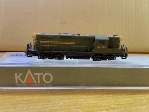 Kato N Diesel Locomotive GP-9CN Canadian National 4505. Full equipment good running order. หัวรถจักรดีเซล Kato N รุ่น GP-9CN สัญชาติแคนาดา 4505 อุปกรณ์ครบชุด สภาพการทำงานดี