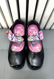 H รองเท้านักเรียน รองเท้านักเรียนหญิงรองเท้าอนุบาล มีทั้งวอร์มขาว และหนังดำ Size 25-35 ราคาป้าย 320-325 บาท