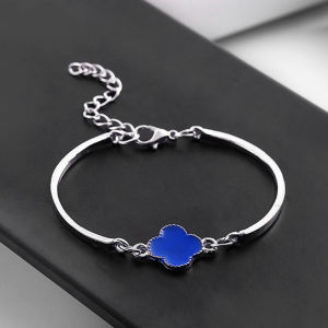 OR🧸 Gelang Semanggi Empat Daun Temperamen Aksesoris Fashion Wanita Gaya Baru Aksesoris Fashion Elegan dan Serbaguna Harga Promosi Grosir Stok TersediaCOD