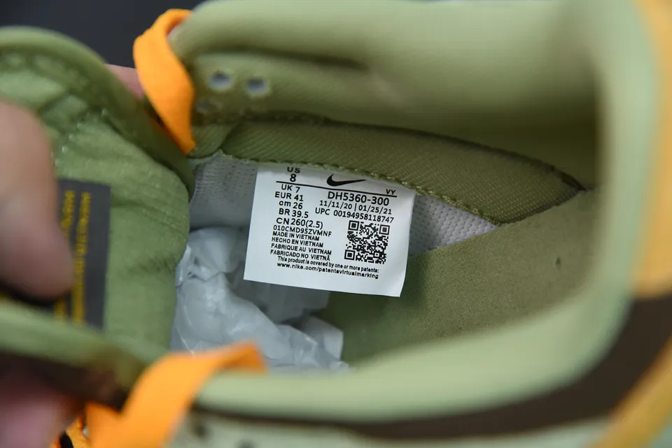 Olive green nike on sale dunks with organge inside