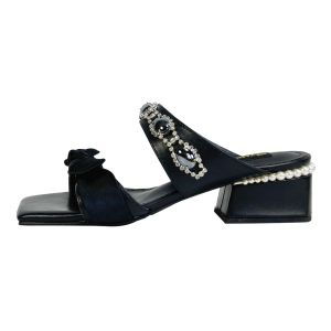 TANGO รองเท้าแฟชั่นสตรีรุ่น ROYAL รองเท้าแตะแบบสวม ตกแต่งด้วยเพชรคริสตัล ประดับโบว์ ส้นฝังมุก 2 นิ้ว