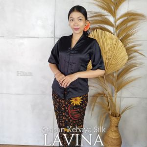 Setelan Kebaya Kartini Metalic Silk Lavina dan Bawahan Kamen Jadi Songket Batik Stretch Selendang Modern Bali