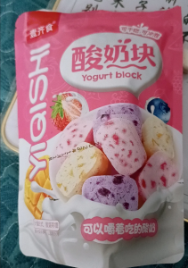 Freeze dried yogurt blocks freeze-dried strawberries dried fruits dried yellow peaches and internet famous childrens leisure snacks and snacks