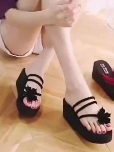 [Free Shipping] Thick-soled flip-flops for women summer outdoor slippers for female students wedge-heeled beach shoes non-slip high-heeled floral sandals for women