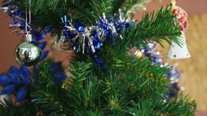 30 Pcs Hanukkah Ornaments Wooden Chanukah Party Decorations Happy Hanukkah Star of David Jewish Menorah with Rope Chanukah Hanging Photo Props Kit for Tree Decor Holiday Favors Supplies