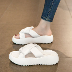 LHShoess สวยมาก รองเท้าแตะแบบสวมแฟชั่น รุ่นนี้สีสวย  สามารถแมทช์ได้หลากหลายชุด ดีเทลสายไขว้สุดเก๋ พื้นนิ่มซัพพอร์ทเท้าได้ดีสุดๆ ของมันปังนะแม่