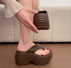 [Free Shipping] New 2026 Summer Womens Thick-Soled Height-Increasing Beach Sandals New Versatile Outdoor Flip-Flops