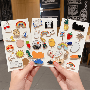 Ghim Cài Áo Hoạt Hình Xinh Xắn Huy Hiệu Cài Áo Kim Loại Dễ Thương