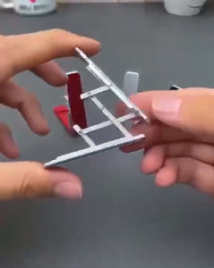 ที่ยึดโทรศัพท์มือถือ ตั้งได้ทั้งแนวตั้งและแนวนอน แบบติดเคส สามารถพับเก็บได้