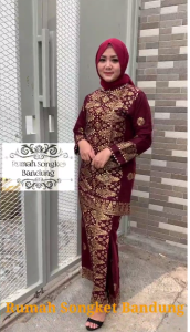 (BISA COD)SETELAN ATASAN DAN ROK ASHANTY MOTIF SONGKET PRINTING BUKAN TENUN YA CEWEK SAJA DAPET BAJU TUNIK DAN ROK SPAN BATIK JUPRI( ADA COUPLE DAN SERAGAM DI FOTO PRODUK LAINNYA YA) GALLERYKEBAYA RUMAH SONGKET BANDUNG GAUNHIJABSALE SONGKET PALEMBANG