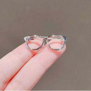2Pcs Cute Glasses Brooches Korean Fashion Mens Suit Shirt Collar Pins Women Sweater Corsage Badge Luxulry Jewelry Accessories