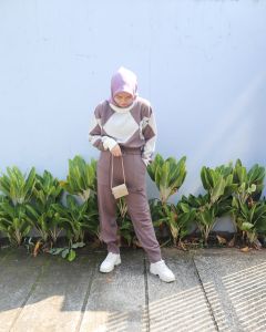 SABRINA FASHION - Joanna Knit OneSet Rajut Premium import jumbo Setelan Wanita Dewasa Terbaru 2023 Oneset Atasan Blouse + Celana Jogger Knit Fashion Muslim Korean Style Lengan Panjang Motif + Polos Simple Baju Perempuan Kekinian