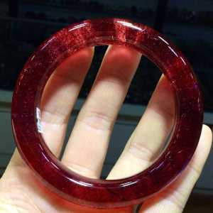 Rare pure natural red crystal bracelet. It can attract wealth bring good fortune and help influential people. It has extremely strong energy the crystal is transparent and has a good cats eye effect! It has high collection value.