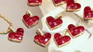 LUOWEND 100% 18K Yellow Gold Pendant Romantic Heart Shape Shiny Diamond Natural Ruby Necklace Pendant for Women Fine Jewelry