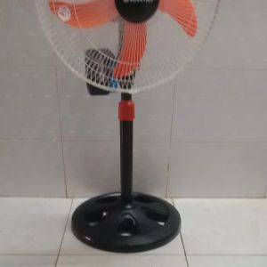 quạt công nghiệp b4 gắn sẵn đế pin để sử dụng pin mkita 18v 21v ( khe pin 4cm)