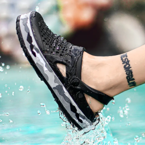 Slippers Mens Summer Closed Toe Outer Wear Deodorant Sandals Mens Outdoor Non-Slip Internet Popular Beach Hole Shoes Dual purpose beach sandals hole shoes