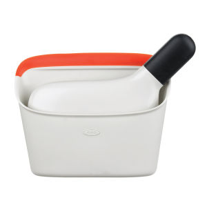 OXO แปรงกวาดเศษผง พร้อมที่เก็บโกย ขนาดเล็ก l OXO GG Compact Dustpan & Brush Set