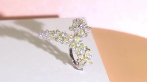 《720》SEQUITO เครื่องประดับนิ้วผู้หญิงสร้างสรรค์ ชุบเงิน ประดับเพชรซิร์โคเนียสีเขียวขาว รูปทรงหาง ปรับขนาดได้ แหวนเปิดสำหรับงานปาร์ตี้ประจำวัน SR082