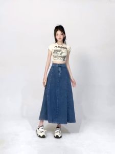 AMMIN กระโปรงเดนิมเอวเอวยางยืดอัดพลีทสำหรับผู้หญิงกระโปรงแนวตั้งกระโปรงทรงเอยาวปานกลางคลุมลูกกระดุมเอวสูงสไตล์เกาหลี2ชิ้นสำหรับฤดูใบไม้ผลิ/ฤดูร้อน