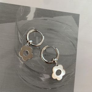 DRESSPLUS Exquisite Retro Silver Earrings Ear Buckle Circle Earrings Metal Korean Style Earrings Gold Hoop Earrings Female Earrings Flower Earrings