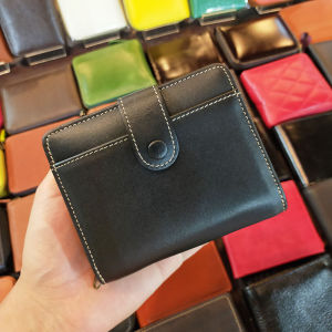 【กระเป๋าสตางค์ผู้หญิงใบสั้น】 กระเป๋าตังค์หนังแท้ซิปรอบน่ารัก 2 พับ มีช่องใส่เหรียญ แบงค์ บัตร จุได้เยอะ เกรดพรีเมี่ยม ตัดเย็บอย่างดี