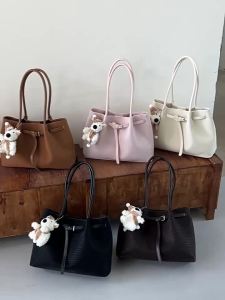 Korean niche womens handbag basket bag 2026 New autumn large-capacity tote bag for commuting shoulder and bag
