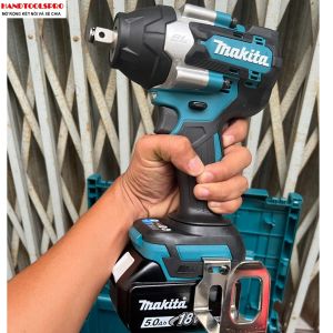 Máy siết bu lông 700N.m dùng pin 18V Makita DTW700RTJ