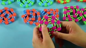 8Pcs 24Links Fidgets Wacky Tracks Fidget Toys for Kids Classroom Students Gifts School Stocking Stuffers Plastic Sensory Autism Snap Fidget Click Snake Toys for Adults Travel Stress Relief 11inch