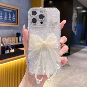 ฝาฟิล์มเลนส์เพชรแบบมีเพชรบรรจุในตัวเคสโทรศัพท์ IMD โบว์เงื่อน3D และลายผีเสื้อพร้อมสร้อยข้อมือสำหรับ iPhone 11 12 13 14 15 16 17