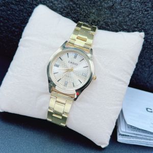 นาฬิกาข้อมือผู้หญิง สายเลทสีทอง หน้าปัดประดับเพชร ขนาด 32mm. แถมกล่องฟรี