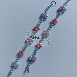 Gelang bunga tiga warna dari manik-manik