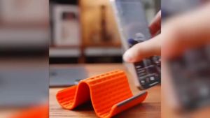Portable Foldable Silicone Phone Holder Flexible Silicone Aluminum Phone Stand Bendable Rollable Foldable Design Multi-Angle Adjustable Stand for Mobile Freely Lazy Bracket (Black)