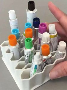 กล่องจัดยา 32 ช่อง - กล่องเก็บยาหลายช่องสำหรับขี้ผึ้ง ครีม และสิ่งของขนาดเล็ก - เหมาะสำหรับห้องน้ำ โต๊ะเครื่องแป้ง และการจัดระเบียบโต๊ะ กล่องยาสำหรับกระเป๋า กล่องจัดระเบียบห้องน้ำ ช่องใส ทนทาน