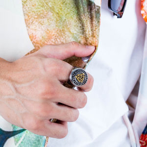 Cliber วินเทจไวกิ้งโอดินสามเหลี่ยมไทเทเนียมเหล็กแหวนผู้ชายสแตนเลส