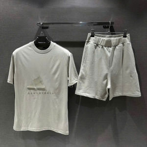 Bộ đồ thể thao nam cộc tay mặc hè chất liệu cotton in hình nổi sau lưng đơn giản basic set quần áo nam cổ tròn áo ngắn tay phong cách