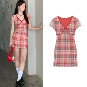 iBlue🦕พร้อมส่ง🌼ชุดเดรสยาว🍒ลายแดง แขนสั้นคอวีแต่งโปว์ เครสออกงาน กระโปรงยาวสุดเซ็กซี่น่ารักผู้หญิง สไตล์เกาหลี ชุดไปเที่ยว