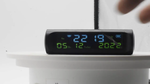 นาฬิกาดิจิตอลพลังงานแสงอาทิตย์นาฬิกาไฟฟ้ารถยนต์แสดงสัปดาห์เดือนแสดงเวลาตามปฏิทินนาฬิกาอัตโนมัติอเนกประสงค์