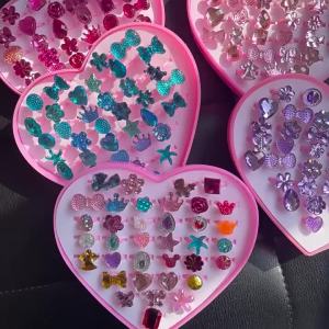 Kids Ring Dress Up Jewellery Set for Little Girls with Sparkly Gemstone Style Designs Adjustable Play Rings in a Gift Set Decorative Costume Accessory for Dress Up and Party Favours