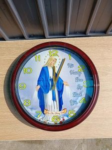 Đồng hồ công giáo treo tường hình oval in hình Đức Mẹ Ban Ơn mẹ Hằng cứu giúp - quà tặng công giáo